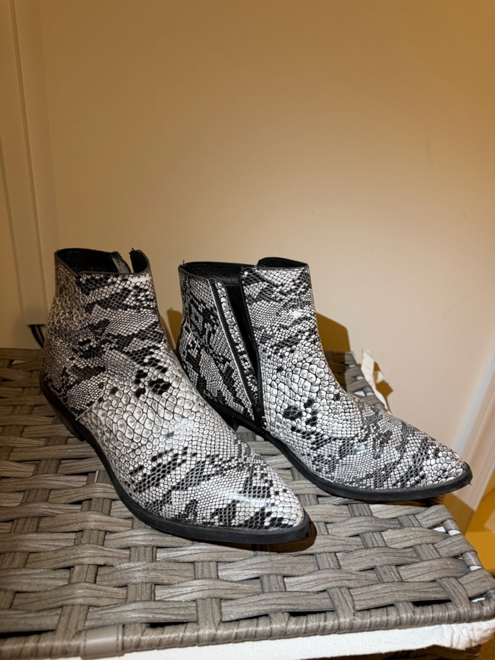 Women’s Size 8.5 - Shyanne Western Style Snake-Embossed Pointed Toe Ankle Boots